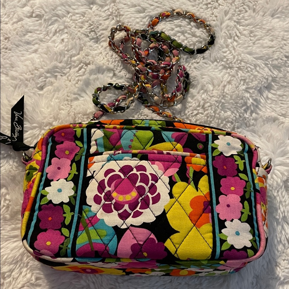 NWOT Vera Bradley Crossbody in "Va Va Bloom" with chainlink strap